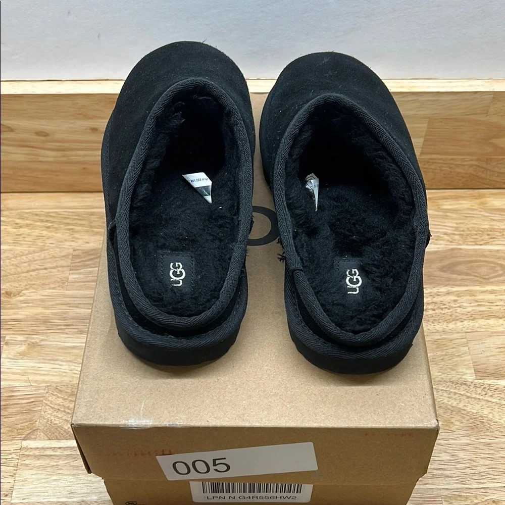 UGG 4 Youth‎ Kids Classic Slip On Black Suede Slippers